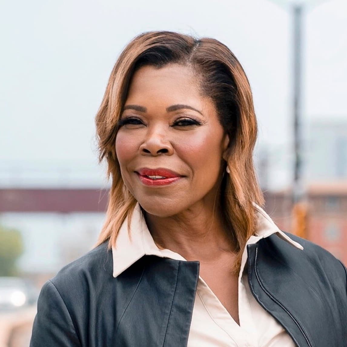 Dee M. Robinson — CEO | Robinson Hill | Author | Thought Leader | VC | Speaker